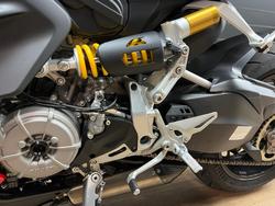 2022 DUCATI STREETFIGHTER V2 Red