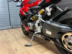 2022 DUCATI STREETFIGHTER V2 Red