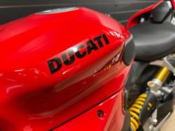 2022 DUCATI STREETFIGHTER V2 Red
