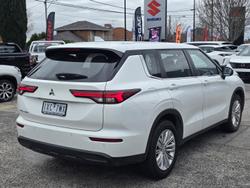 2023 Mitsubishi Outlander ES