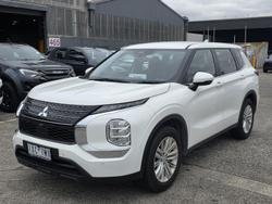 2023 Mitsubishi Outlander ES