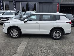 2023 Mitsubishi Outlander ES