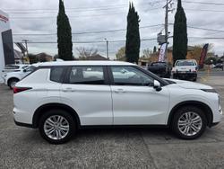 2023 Mitsubishi Outlander ES