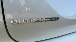 2025 Mitsubishi Outlander Exceed