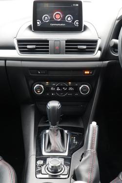 2015 Mazda 3 SP25 GT