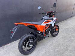2025 KTM 390 SMC R SMC Orange