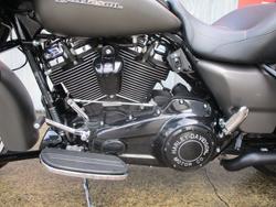 2018 HARLEY-DAVIDSON FLHX STREET GLIDE GREY