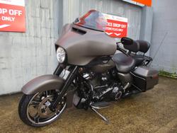 2018 HARLEY-DAVIDSON FLHX STREET GLIDE GREY