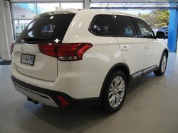 2021 Mitsubishi Outlander ES