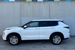 2022 Mitsubishi Outlander LS