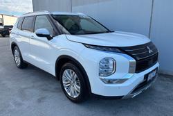 2022 Mitsubishi Outlander LS