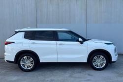 2022 Mitsubishi Outlander LS