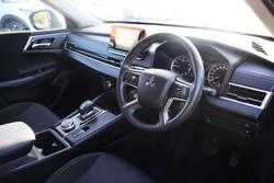 2024 Mitsubishi Outlander ES