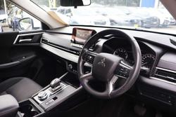 2024 Mitsubishi Outlander ES