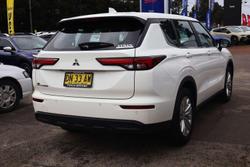 2024 Mitsubishi Outlander ES