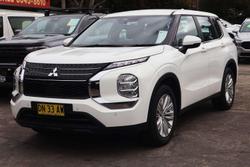 2024 Mitsubishi Outlander ES