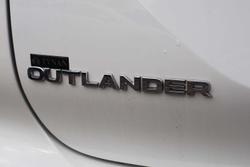 2024 Mitsubishi Outlander ES