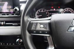 2024 Mitsubishi Outlander ES