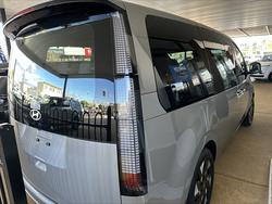 2026 HYUNDAI STARIA HEV
