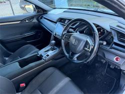 2019 HONDA CIVIC VTi-S