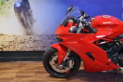 2017 Ducati SUPERSPORT Red