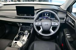 2025 Mitsubishi Outlander LS