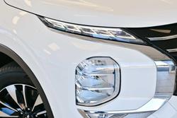 2025 Mitsubishi Outlander LS