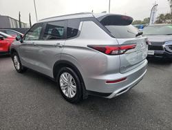2023 Mitsubishi Outlander LS