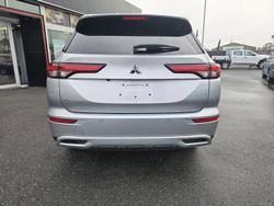 2023 Mitsubishi Outlander LS