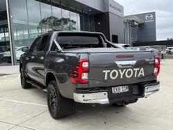 2020 Toyota Hilux SR5