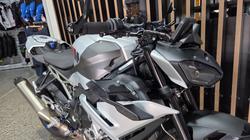 2025 BMW Motorrad M 1000 R WHITE