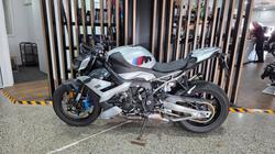2025 BMW Motorrad M 1000 R WHITE