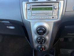 2010 Toyota Yaris YR