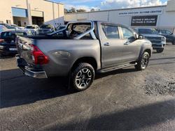 2021 TOYOTA HILUX SR5 (4x4)