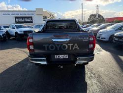 2021 TOYOTA HILUX SR5 (4x4)