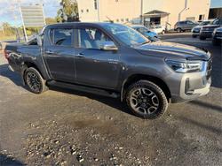 2021 TOYOTA HILUX SR5 (4x4)