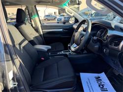 2021 TOYOTA HILUX SR5 (4x4)
