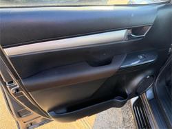 2021 TOYOTA HILUX SR5 (4x4)