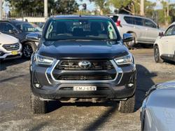 2021 TOYOTA HILUX SR5 (4x4)