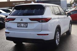 2023 Mitsubishi Outlander ES