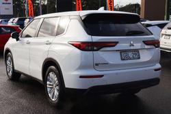 2023 Mitsubishi Outlander ES