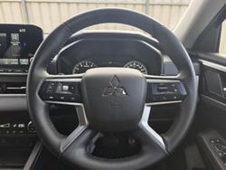 2023 Mitsubishi Outlander LS