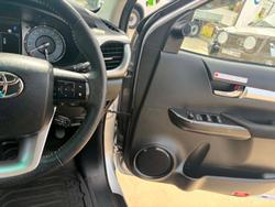 2023 Toyota Hilux SR5