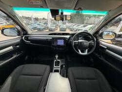 2023 Toyota Hilux SR5