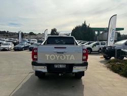 2023 Toyota Hilux SR5