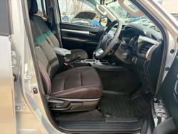 2023 Toyota Hilux SR5