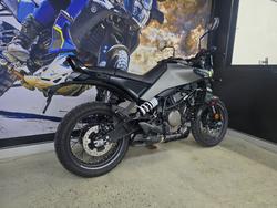 2025 HUSQVARNA SVARTPILEN 401 Grey