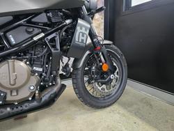 2025 HUSQVARNA SVARTPILEN 401 Grey