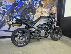 2025 HUSQVARNA SVARTPILEN 401 Grey