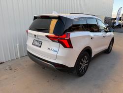 2025 Mahindra XUV700 AX7